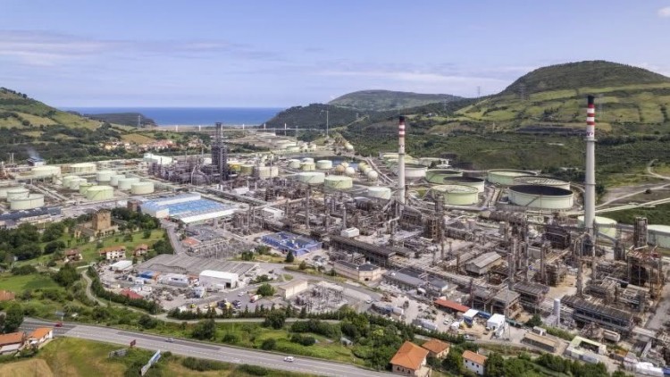 Abanto, Muskiz eta Zierbenako EAJ-PNVk berme irmoak eskatu dizkie Petronorri bizi izandako gertakaria ez errepikatzeko, eta talde politiko batzuen erabilera alderdikoia gaitzetsi dute