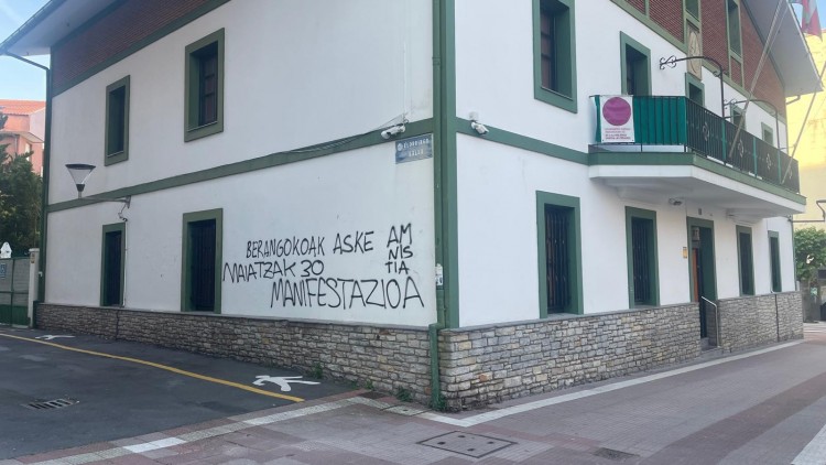 BBBk Uribe Kostako zenbait batzokiren aurkako erasoak gaitzetsi ditu