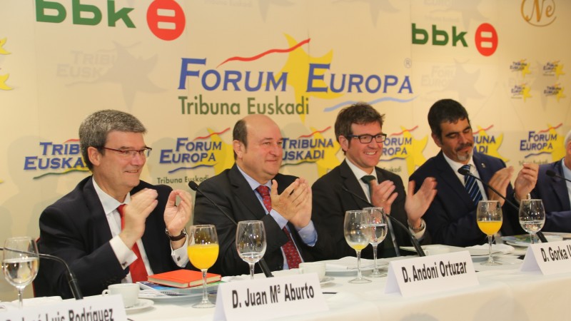 Forum Nueva Economía. Juan Mari Aburto, Eneko Goia, Gorka Urtaran. 