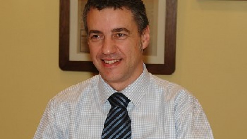 Legealdi honetan beto politikorik eta ETAk agenda markatu gabe negoziatu eta erabakitzearen aldeko agertu da Urkullu