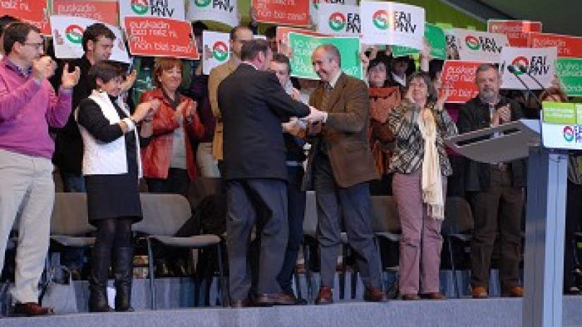 Erkorekak: “Azken lau urteotan Diputatuen Kongresuan Rajoyk eta Rodriguez Zapaterok eklipse perfektua eratu dute euskal autogobernuari dagozkion gaietan”