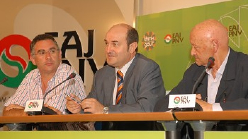 Ortuzar: “Agerikoak dira Mendexako eta Ondarroako batzordeen fruituak”
