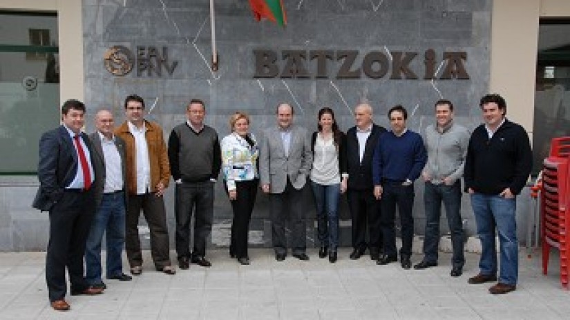 Txorierriko EAJren alkate eta zinegotziek beren intereseko gaiak aztertu dituzte Lezaman