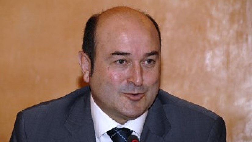 Andoni Ortuzar: “Zapateroren errezeta zaharrek ez dute Europaren erronka berrietarako balio”