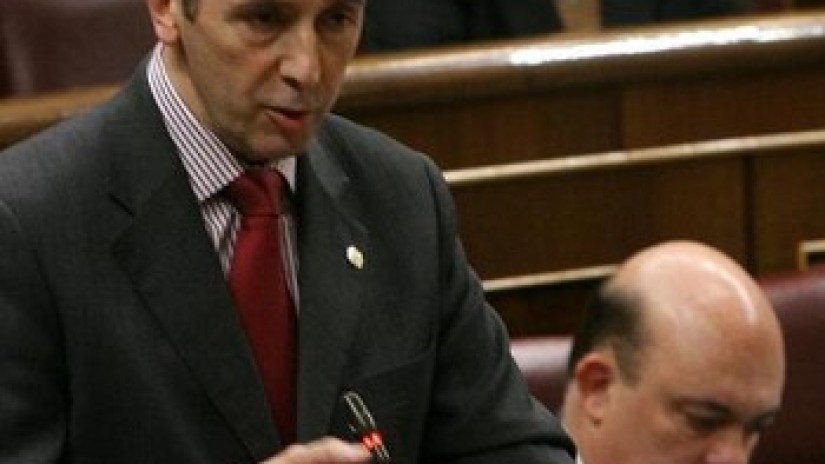Euzko Abertzaleak taldeak bi ekimen erregistratuko ditu Indiako itsasoan ari diren atun-ontziak babesteko