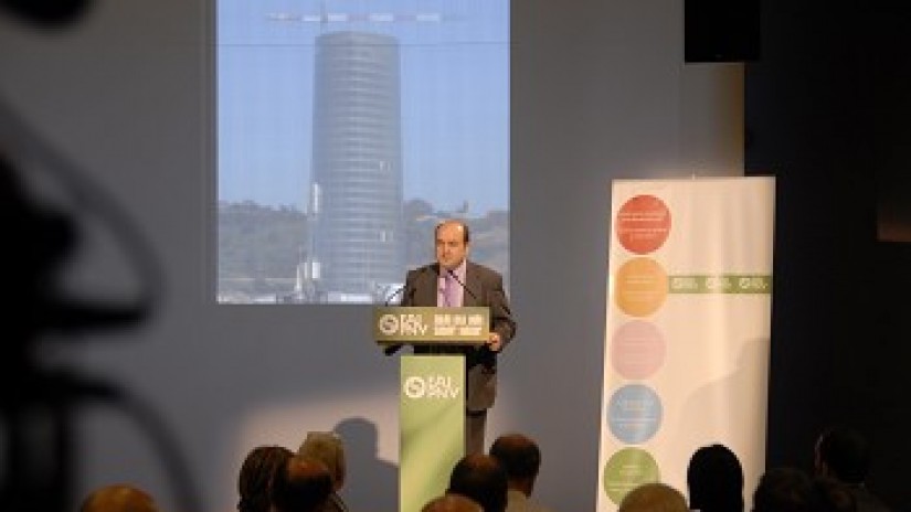 Andoni Ortuzar: “Guk eraiki egiten dugu. Euskadi zimenduetatik egiten dugu”