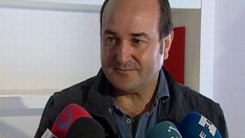 Ortuzarrek Patxi Lópezi “bakeagatik mugitzea” eskatu dio “lehendakaria dela uste badu”