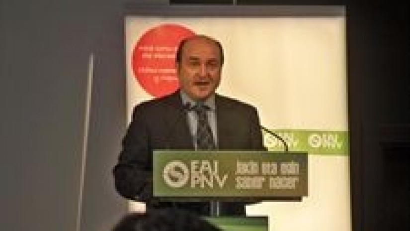 Ortuzar: “Gu ez gara ‘borroka’ edo ‘borrokatxotan’ sartuko; gu geurera, hau da, krisiari aurre egitera”