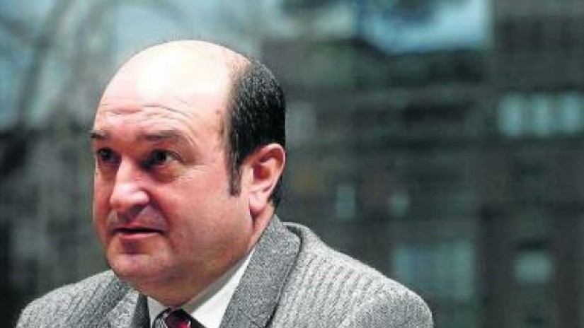 Andoni Ortuzar: “Rajoik bere jarrera berri hori erakutsi behar du”