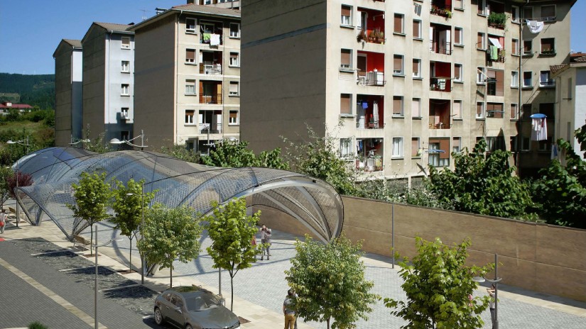 Iurretak karpa finkoa jarriko du Askondoko oinezkoentzako gunean