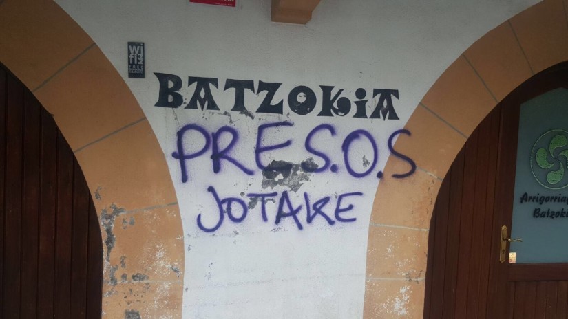 EAJ-PNVk irmotasun osoz salatu nahi ditu hainbat batzokiren kontra egin diren erasoak, eta gaurko manifestaldiaren deitzaileei eskatzen die erasoen egileak publikoki gaitzestea