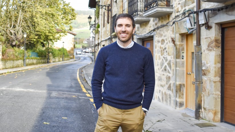 Mikel Arruabarrena Azpitartek Elorrioko Alkatetzarako hautagaitza onartu du “gure udalerria biziberritzeko” erronkari heltzeko