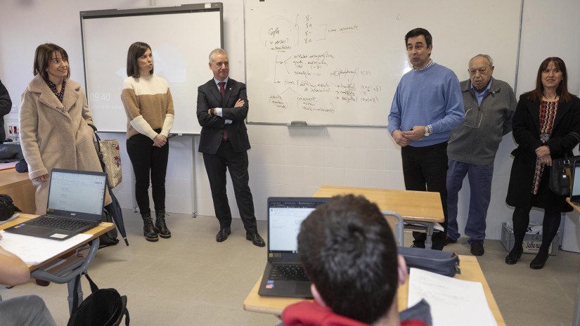 El Lehendakari Urkullu visita las nuevas instalaciones del Instituto Txorierri, en Derio