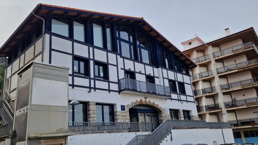 Lekeitioko EAJ-PNVk salatu du 400 ikaslek Musika Eskolaren publifikazioaren zain jarraitzen dutela hiru urte geroago