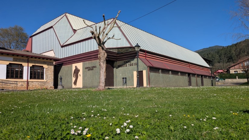 Meñakako EAJ-PNVk udal frontoi estaliaren kudeaketan EH Bilduren borondate eta gardentasun eza salatu du