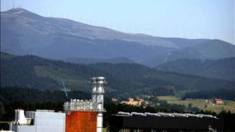 Euskadiko ekonomiak urte artekoari jagokonez daukan hazkuntzea    %3,7koa izan da 2005eko hirugarren hiruhilekoan.