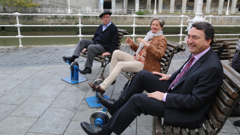 Estebanek baieztatu duenez “gure nagusiek pentsioak bermatuta izango lituzkete Euskaditik kudeatuko balira”