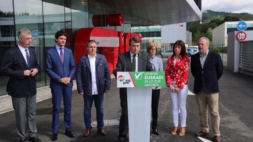 Aitor Estebanek eusko legebiltzar taldearen solaskidetza eskaini die Euskadiko I+G+B sektoreko enpresa eta langileei