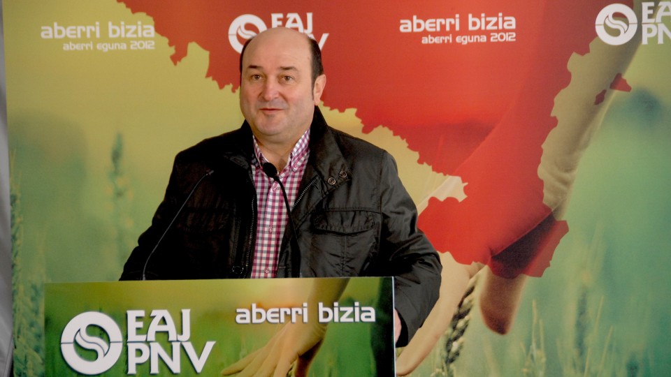 Andoni Ortuzar eAndoni Ortuzar eta Josebata Joseba Aurrekoetxea 2012.ko Aberri Egunaren aurkezpenean