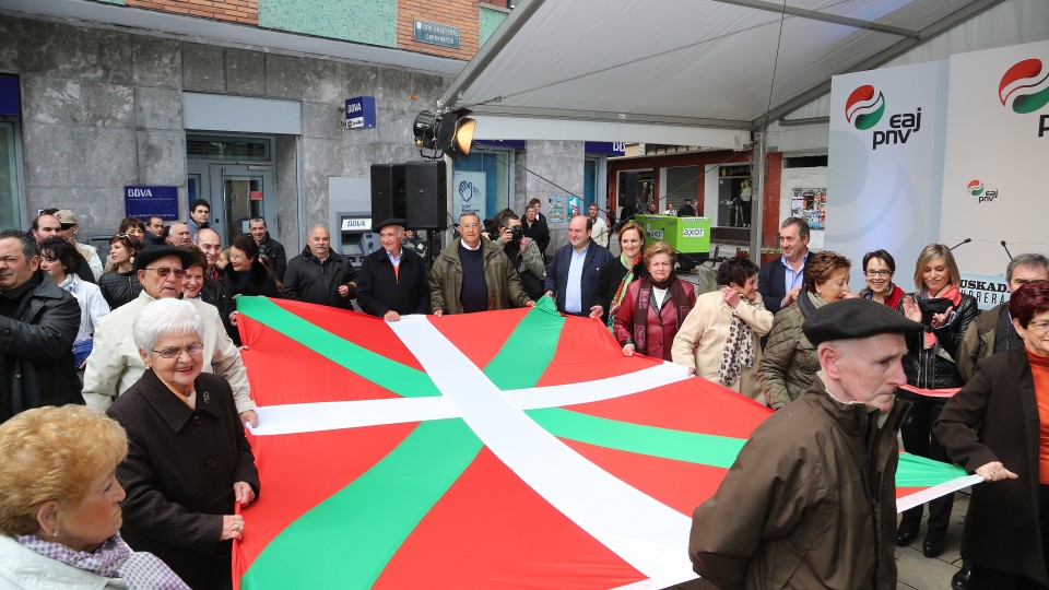 Andoni Ortuzar eta Itxaso Atutxa Lekeitioko Batzokiko 35. urteurrenean