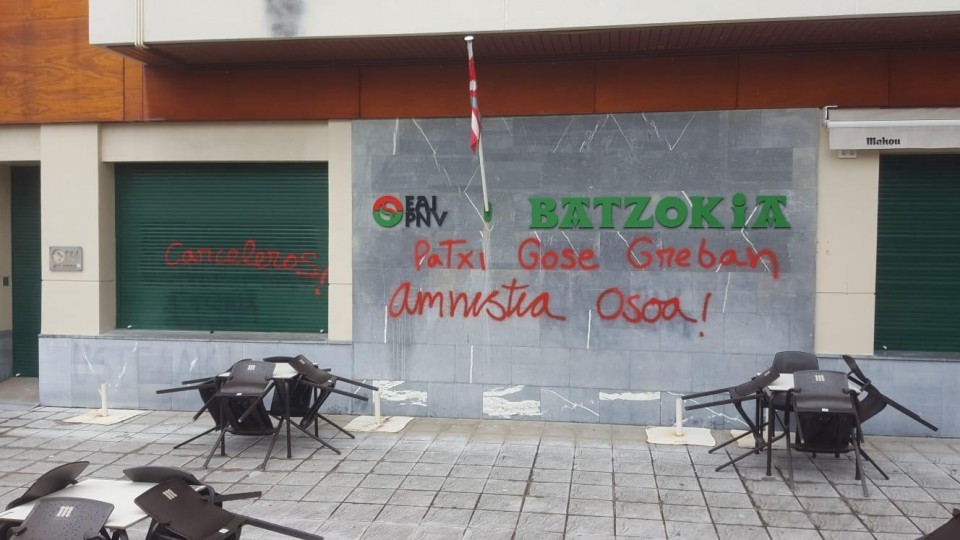 Pintadak Bizkaiko batzokietan 20200605 Lezama