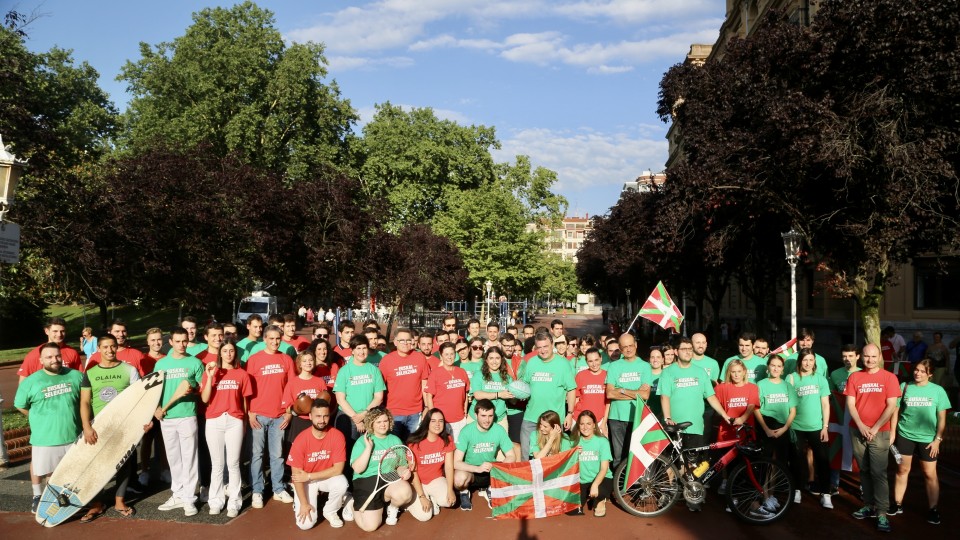 23-J Acto con jóvenes en favor de la oficialidad de las selecciones deportivas vascas