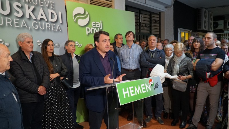 Mitina. Aitor Esteban, Itxaso Atutxa. Benidorm Mitina. Aitor Esteban, Itxaso Atutxa. Benidorm