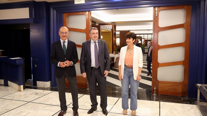 J-23 Forum  Nueva Economía-  Aitor Esteban, Maribel Vaquero, Mikel Legarda J-23 Forum  Nueva Economía-  Aitor Esteban, Maribel Vaquero, Mikel Legarda