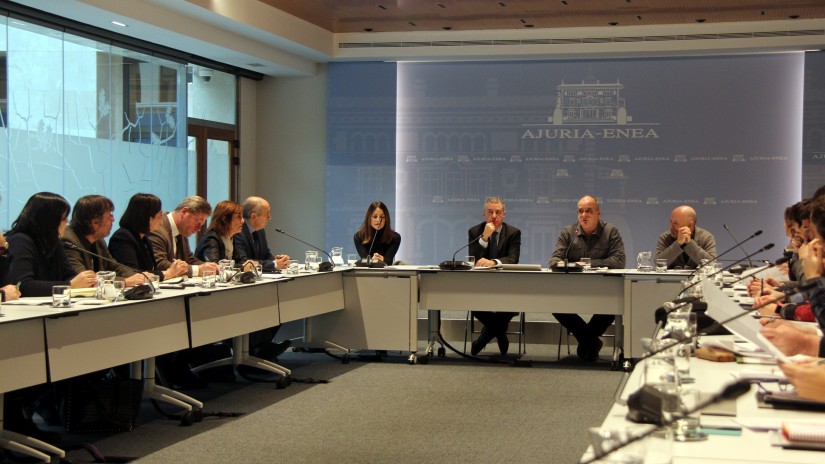 “2018an pausuak ematen jarraituko dugu, krisitik irtetze eta Euskadirentzat Estatus Berrirako akordio bat lortze aldera” “2018an pausuak ematen jarraituko dugu, krisitik irtetze eta Euskadirentzat Estatus Berrirako akordio bat lortze aldera”