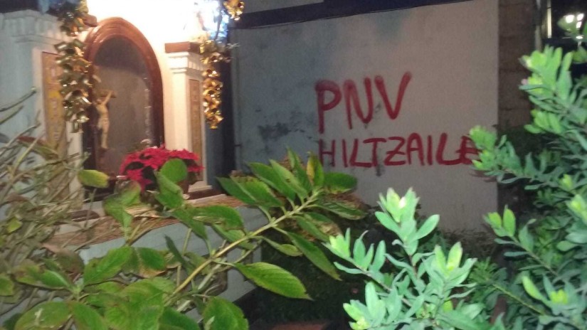 Bizkai Buru Batzarrak Lekeitio eta Eako batzokietan agertu diren pintadak gaitzetsi ditu Bizkai Buru Batzarrak Lekeitio eta Eako batzokietan agertu diren pintadak gaitzetsi ditu