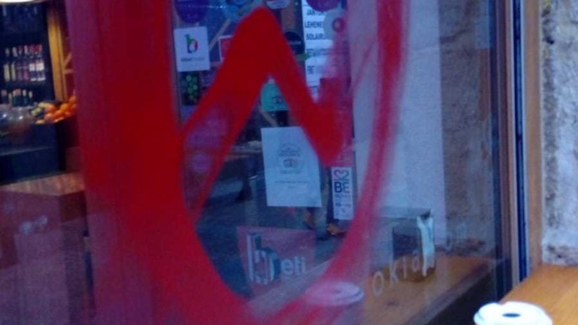 Bilboko EAJ-PNVk erabat gaitzesten ditu Bilbo Zaharra batzokian egin diren pintadak Bilboko EAJ-PNVk erabat gaitzesten ditu Bilbo Zaharra batzokian egin diren pintadak