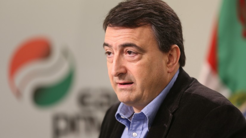 EAJ-PNVk “euskararen kontrako eraso onartezin” jo du toki erakundeetan euskararen erabilera arautzen duen dekretuaren kontra PPk eta Vox-ek  auzitegira eraman duten errekurtsoa EAJ-PNVk “euskararen kontrako eraso onartezin” jo du toki erakundeetan euskararen erabilera arautzen duen dekretuaren kontra PPk eta Vox-ek  auzitegira eraman duten errekurtsoa