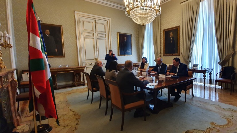 Eusko Jaurlaritzak lortu du Espainiako gobernuak martxoan hiru eskuduntzen transferentzia egitea Eusko Jaurlaritzak lortu du Espainiako gobernuak martxoan hiru eskuduntzen transferentzia egitea