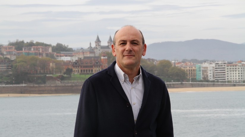 Joseba Agirretxeak Margarita Roblesi erreklamatu dio “ahalegin bat” egin dezala gardentasunaren alde Defentsaren eta Indar Armatuen esparruan Joseba Agirretxeak Margarita Roblesi erreklamatu dio “ahalegin bat” egin dezala gardentasunaren alde Defentsaren eta Indar Armatuen esparruan