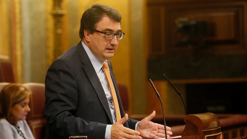 Europako agenda “ez desbideratzea” eskatu dio Aitor Estebanek Pedro Sánchezi, hiritarrengan “eragin zuzena” duelako Europako agenda “ez desbideratzea” eskatu dio Aitor Estebanek Pedro Sánchezi, hiritarrengan “eragin zuzena” duelako