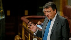 Aitor Estebanek Ogasun Ministerioaren udalen gerakinak erabiltzeari buruzko