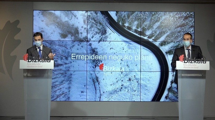 Bizkaiak 400 profesional eta elurra kentzeko 82 makina ipiniko ditu lanean neguko bidezaintza planaren bidez Bizkaiak 400 profesional eta elurra kentzeko 82 makina ipiniko ditu lanean neguko bidezaintza planaren bidez