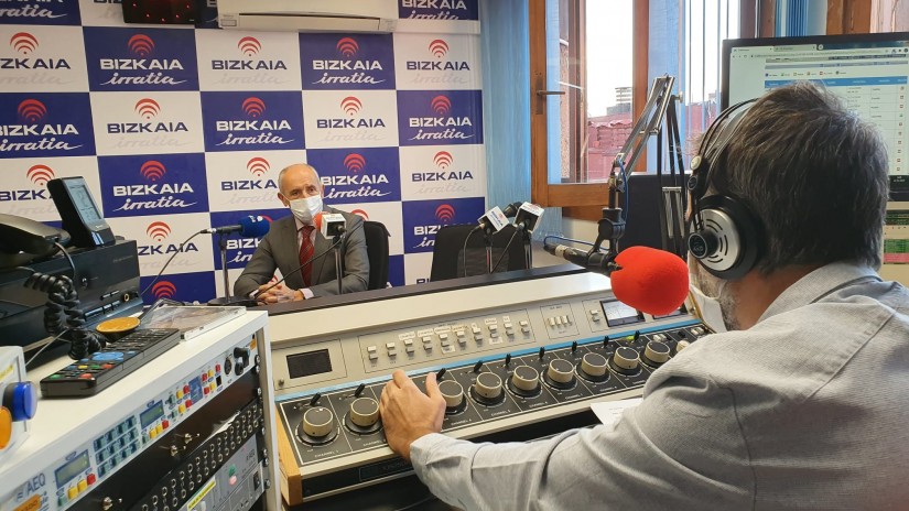 Josu Erkoreka: “Txertoaren itxaropena beharrezkoa den arren, orain premiazkoena norberaren burua zaintzea eta neurriak betetzea da” Josu Erkoreka: “Txertoaren itxaropena beharrezkoa den arren, orain premiazkoena norberaren burua zaintzea eta neurriak betetzea da”