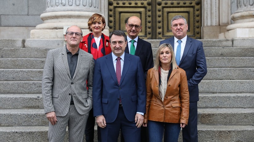 Euskadiko erakundeei frankismo garaian atzeman zitzaion dokumentazioa itzultzeko eskatu du Euskal Taldeak Euskadiko erakundeei frankismo garaian atzeman zitzaion dokumentazioa itzultzeko eskatu du Euskal Taldeak