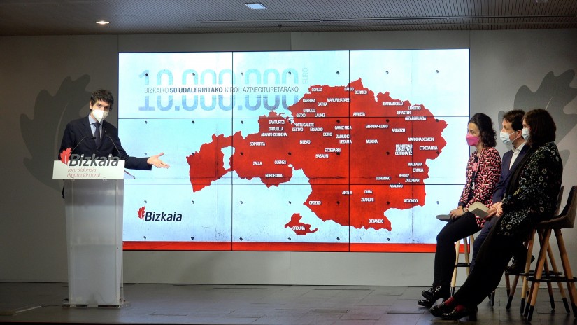 Aldundiak 10 milioi euro inbertitu ditu Bizkaiko berrogeita hamar bat udalerritako kirol azpiegiturak hobetzeko Aldundiak 10 milioi euro inbertitu ditu Bizkaiko berrogeita hamar bat udalerritako kirol azpiegiturak hobetzeko