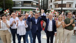 Aitor Estebanek uztailaren 18 honetan gogoratu duenez, “EAJ-PNVk bere betiko tokian jarraitzen du: askatasunaren, demokraziaren eta giza eskubideen ondoan”