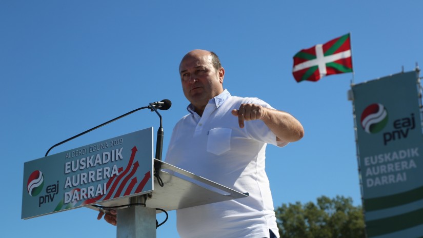 “Euskadik behar gaitu, Alderdiak behar zaitu” “Euskadik behar gaitu, Alderdiak behar zaitu”