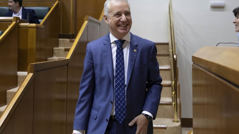 Urkullu: “Datorren urtetik aurrera, 25 eta 29 urte bitarteko 15.000 gaztek baino gehiagok hilean 300 euroko laguntza jaso ahal izango dute emantzipatu ahal izateko” Urkullu: “Datorren urtetik aurrera, 25 eta 29 urte bitarteko 15.000 gaztek baino gehiagok hilean 300 euroko laguntza jaso ahal izango dute emantzipatu ahal izateko”