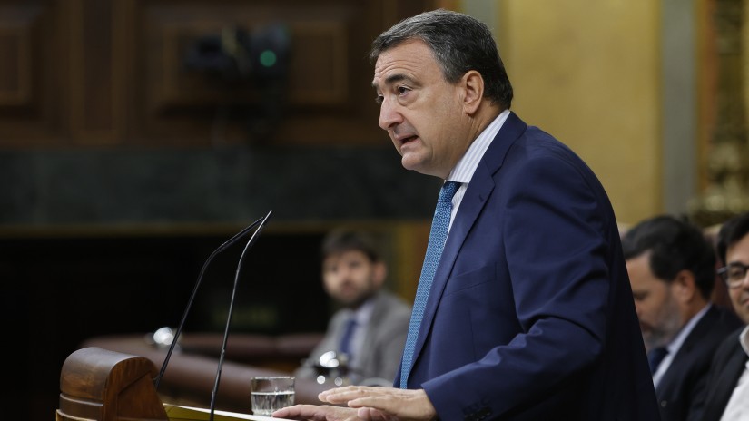 Aitor Estebanek Alberto Núñez Feijóori: “Ikuspegi argi batetik 'ez' esaten diogu zure inbestidurari” Aitor Estebanek Alberto Núñez Feijóori: “Ikuspegi argi batetik 'ez' esaten diogu zure inbestidurari”