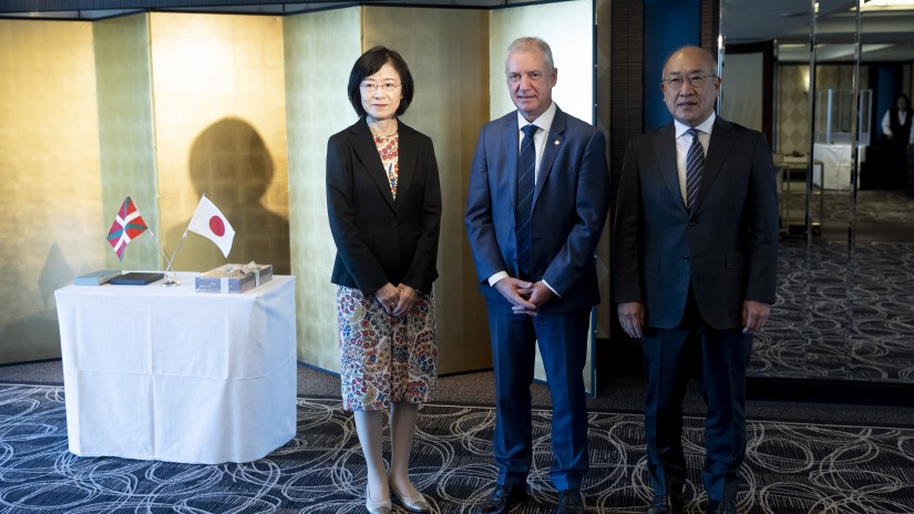 Urkullu Lehendakariak erronka demografikoari erantzuteko Eusko Jaurlaritza sustatzen ari den politika publikoak aurkeztu ditu Tokyon Urkullu Lehendakariak erronka demografikoari erantzuteko Eusko Jaurlaritza sustatzen ari den politika publikoak aurkeztu ditu Tokyon