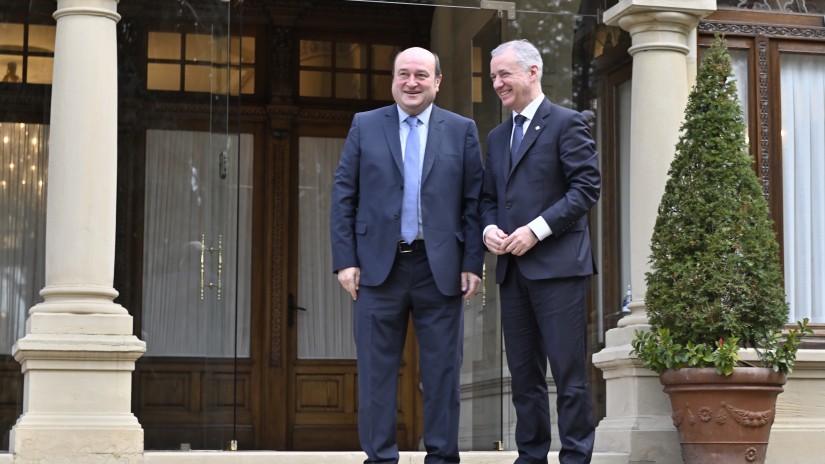 Bere aintzatespen osoa adierazi dio Ortuzarrek Urkulluri legegintza-produkzioa hain handia izan den legegintzaldian Eusko Jaurlaritzak egin duen lan onagatik Bere aintzatespen osoa adierazi dio Ortuzarrek Urkulluri legegintza-produkzioa hain handia izan den legegintzaldian Eusko Jaurlaritzak egin duen lan onagatik