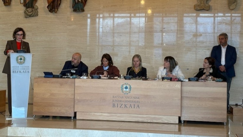 Elixabete Etxanobe garraio publikoaren egungo tarifa-deskontuak 2026ko otsailaren 20ra arte zabaltzearen alde agertu da Elixabete Etxanobe garraio publikoaren egungo tarifa-deskontuak 2026ko otsailaren 20ra arte zabaltzearen alde agertu da